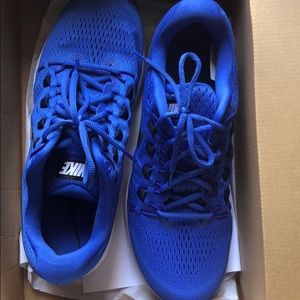 Hardly used practically new Nike air zoom vomero